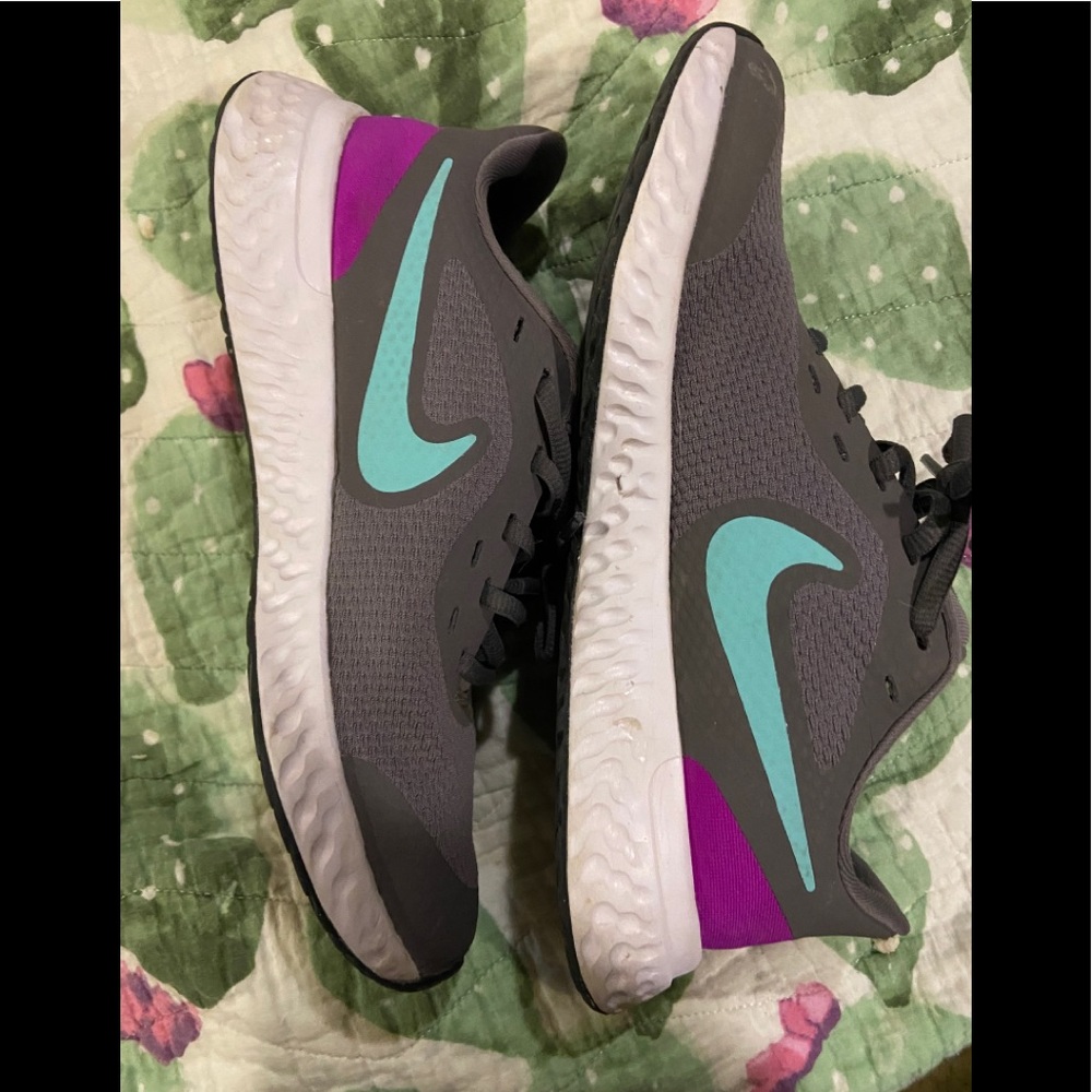 Nike run revolution